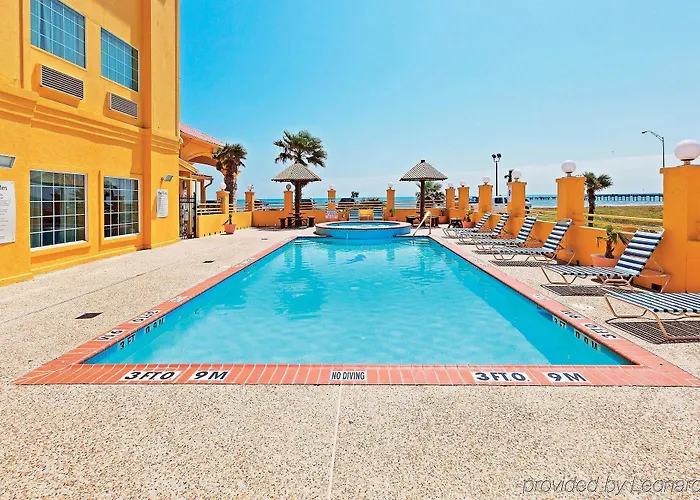Pet Friendly hotel: Galveston Beach Hotel