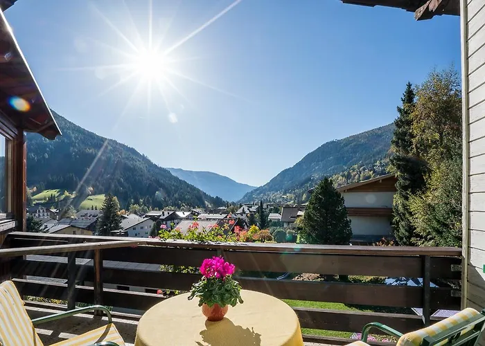 Gästehaus Schusser an der Therme, Frühstück, Doppelzimmer und Ferienwohnung