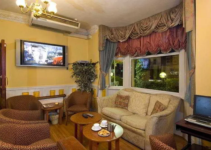 Rainbows Lodge And Serviced Apartments
