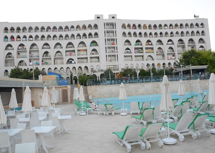 Hotels with pool Goldenday Wings