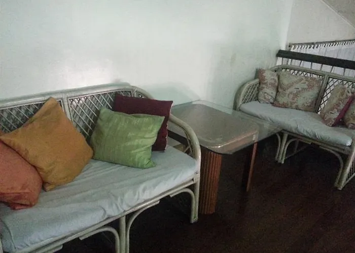 Hotel near College: Manila International Youth Hostel