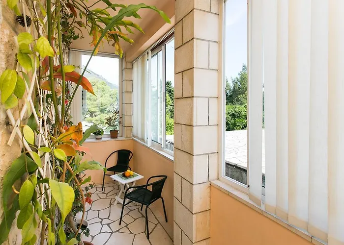 Yellow Room Guesthouse