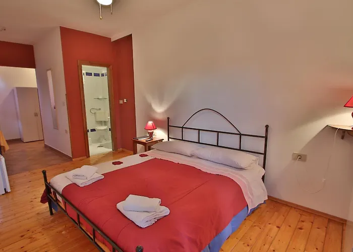 Rooms And Apartment Feral