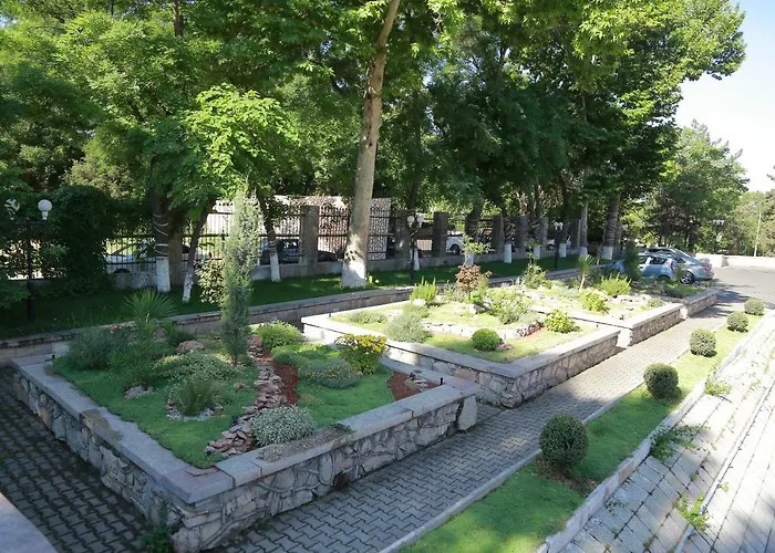 Shodlik Palace