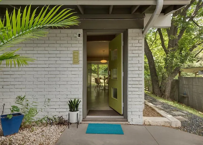 Travis Heights Modern I