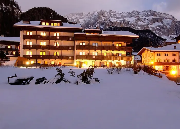 Hotels with pool Antares