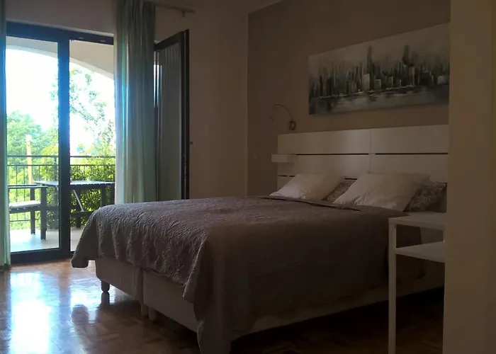 Apartments And Rooms Mofardin
