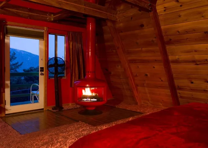 Hicksville Pines Chalets & Motel
